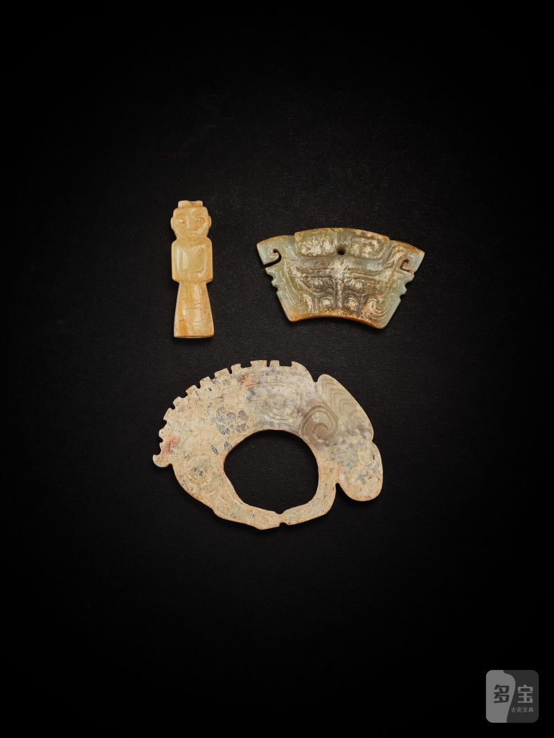 各式仿古玉器一組三件 | A GROUP OF THREE ARCHAISTIC JADE ORNAMENTS - 图3